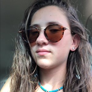 Meet your Posher, Ally